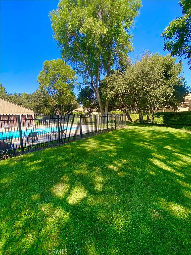 2 bed, 884 sqft, $2,800 — Photo 1