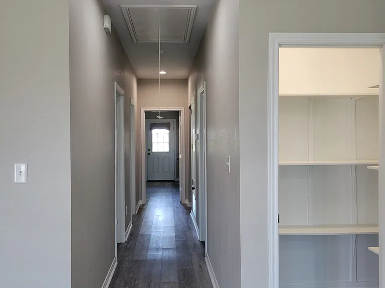 112 Coralee Ln — Photo 8