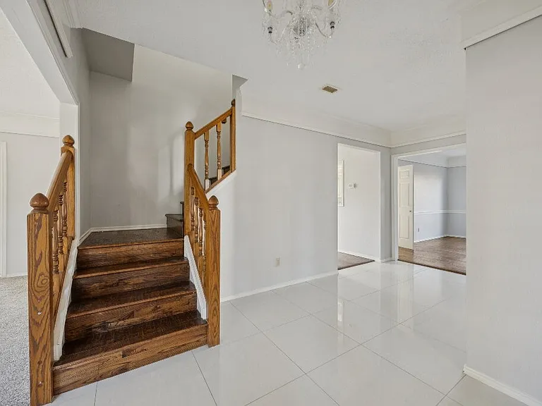 709 Bridget Way — Photo 3