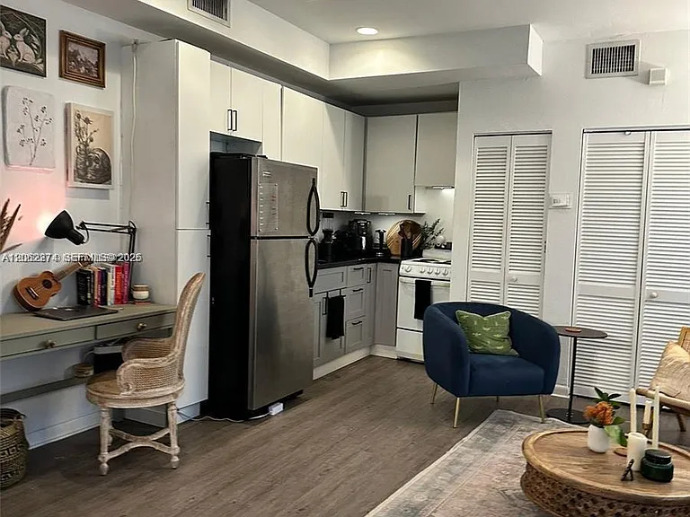 1244 Pennsylvania Ave #103 — Photo 2