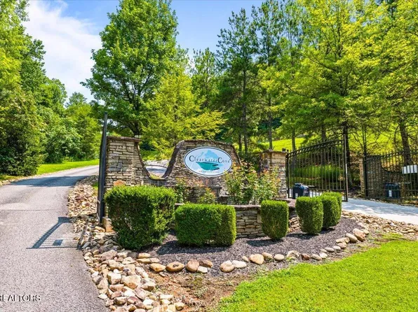 44 Old Hearth Dr, La Follette, TN 37766