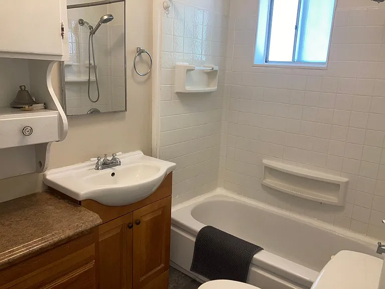 615 E I St — Photo 17