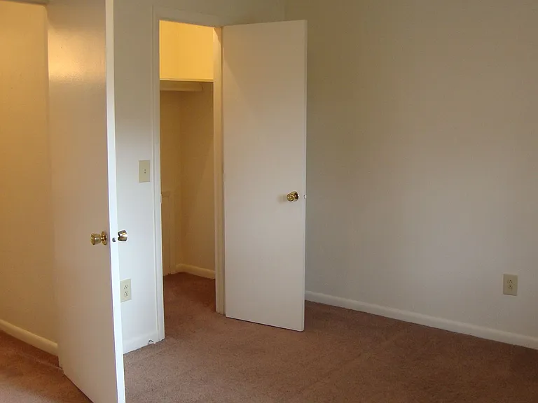 609 Clay St SE — Photo 14