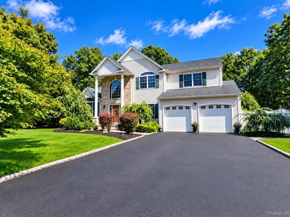 5 Keystone Court, Smithtown, NY 11787