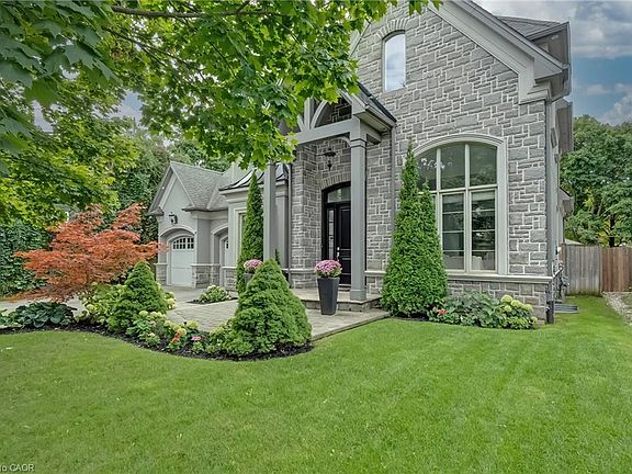 4th image of 594 Maplehurst Ave