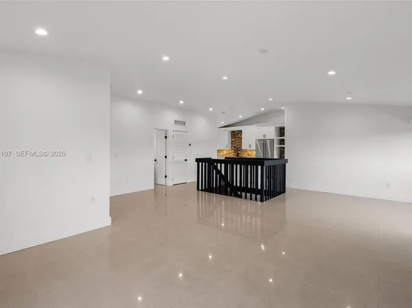 9001 SW 94th St APT 201, Miami, FL 33176