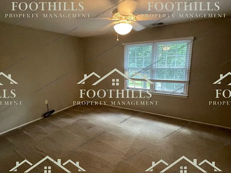 323 Johnson Ave — Photo 6