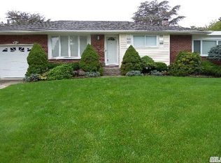 134 W 9th St, Deer Park, NY 11729