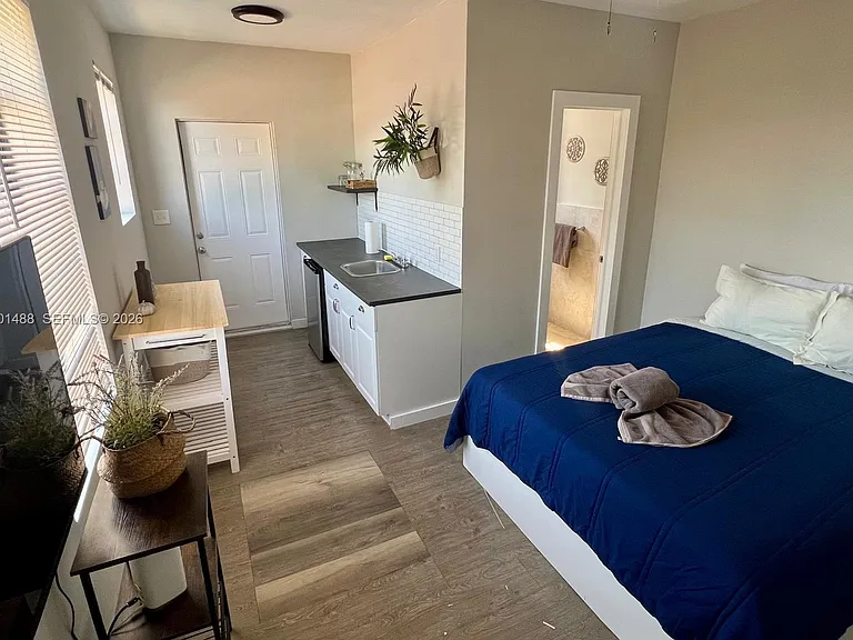 2932 NW 16th Ave #3 — Photo 6