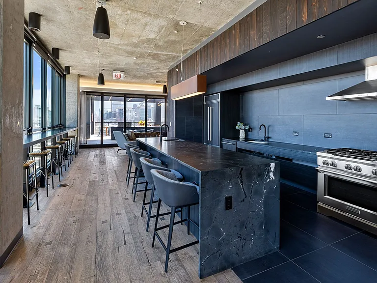 Community Kitchen at The Mason Apartments in Chicago, IL 60607