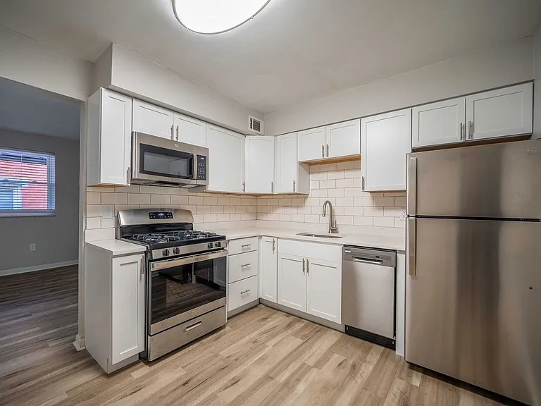 1236 Indianola Ave — Photo 1
