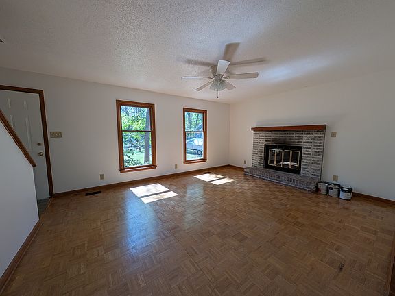3rd image of 2301 Wade Hampton Rd
