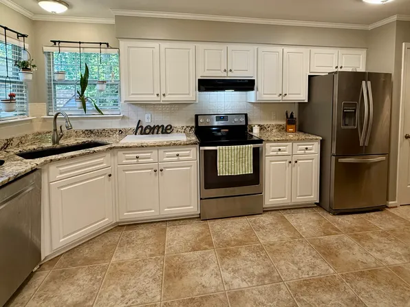 806 Westgate Ct, Newport News, VA 23602
