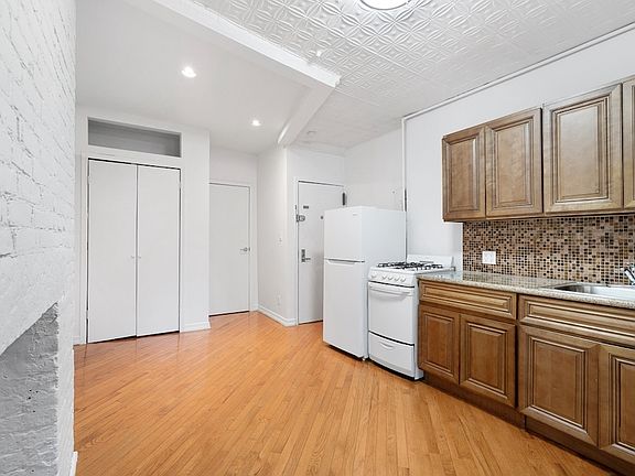 4th image of 76 E 1st St #4AA