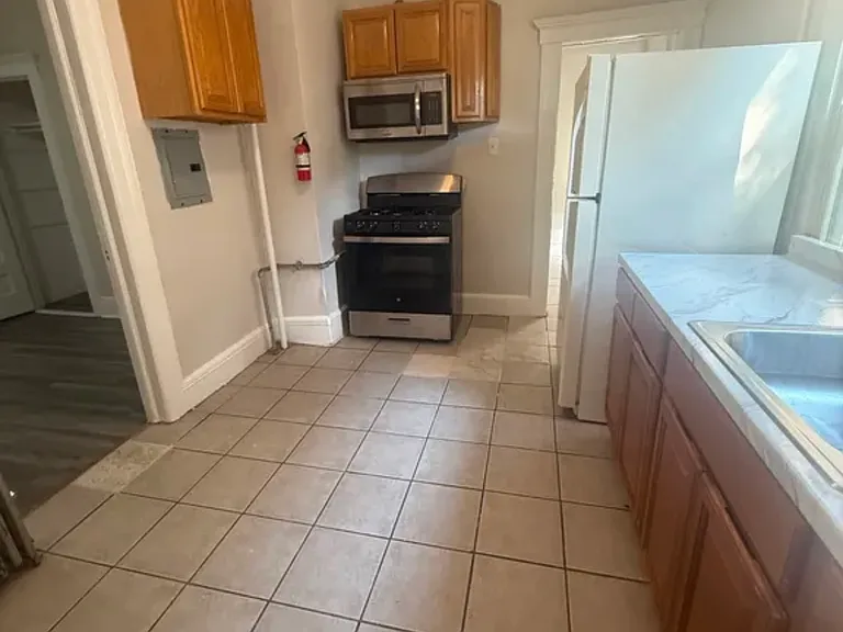 54 Princeton St #202 — Photo 7