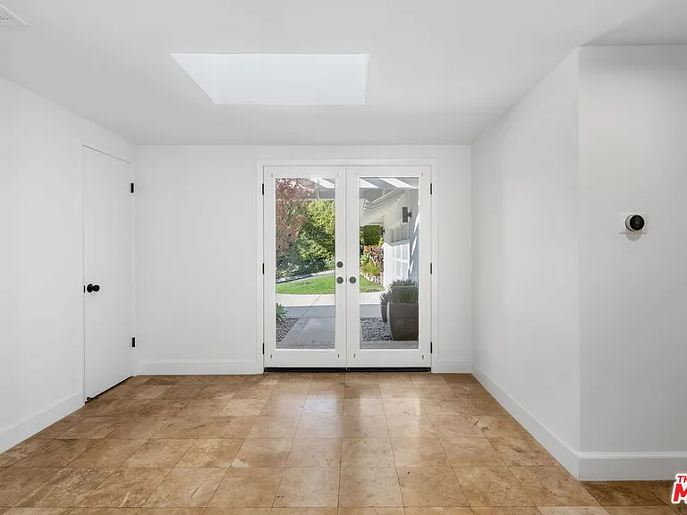1836 N Doheny Dr — Photo 4