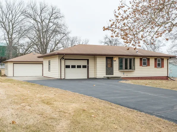 5585 NE 6th St, Des Moines, IA 50313