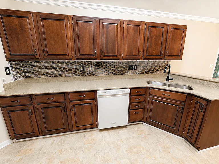 1285 Cordova Cir — Photo 11