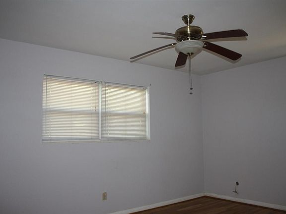 4th image of 6040 NE Bradshaw St