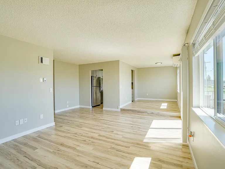 2100-2106 E 5th St #2102 — Photo 1