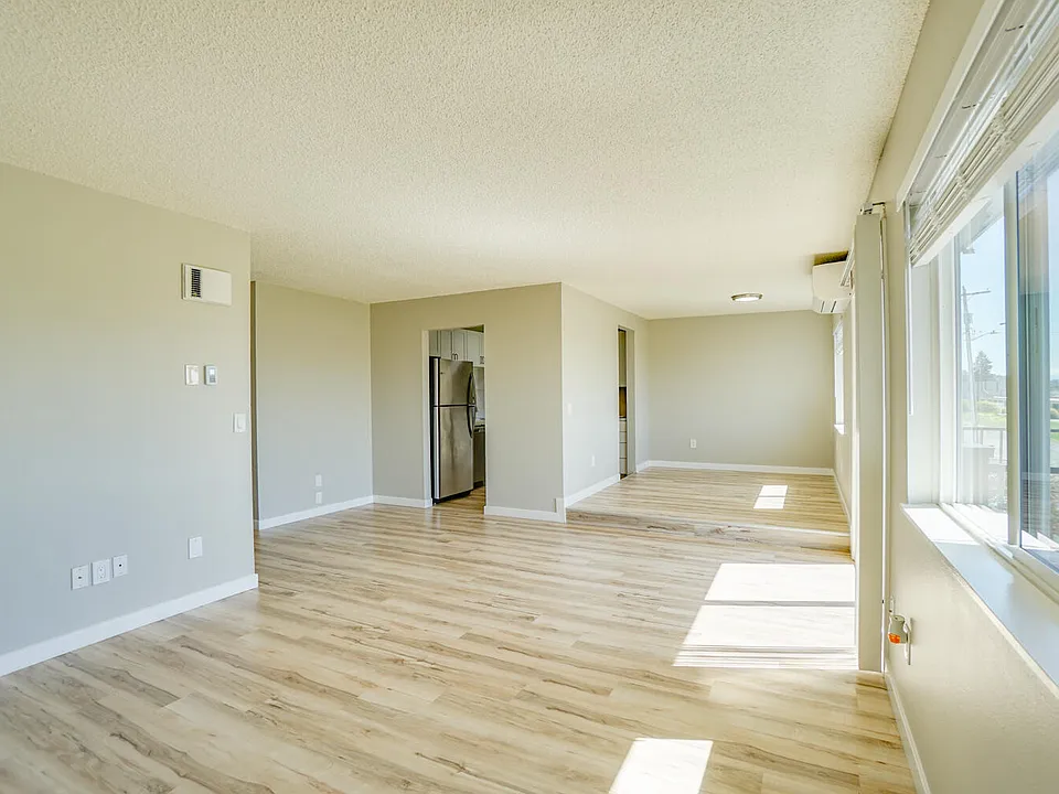 2100-2106 E 5th St #2102