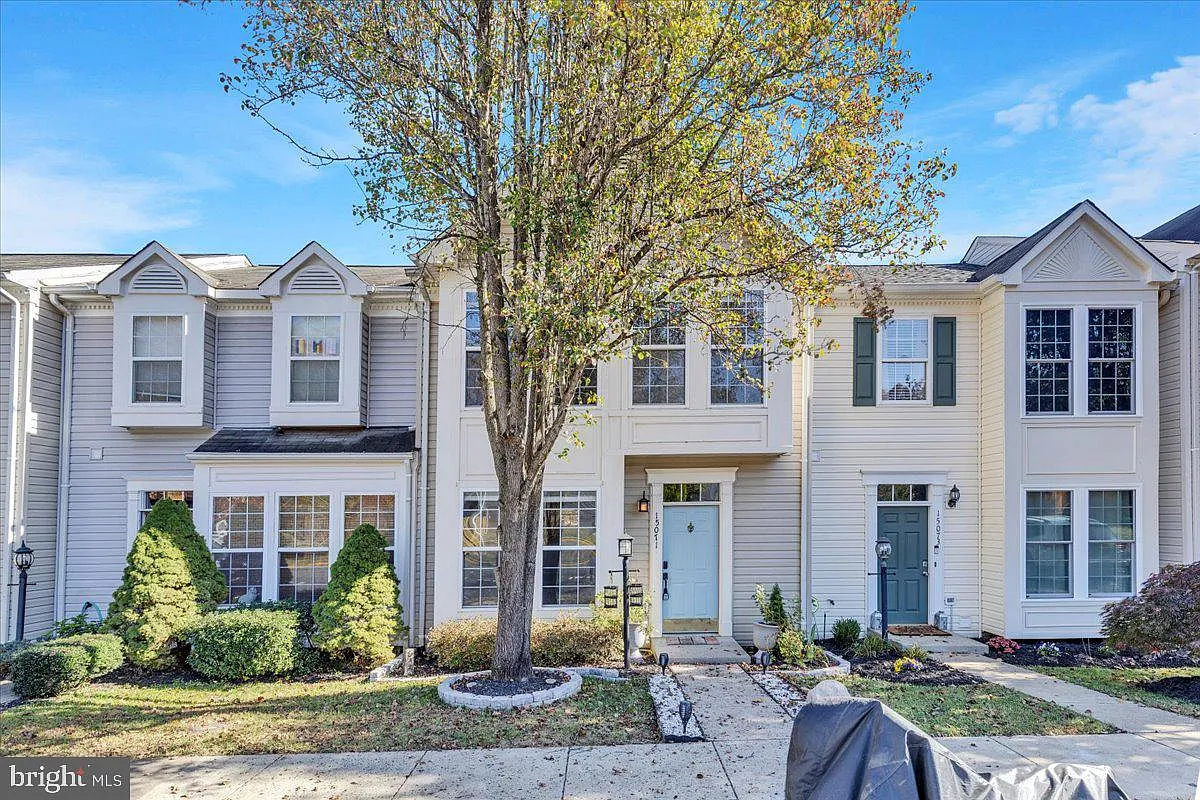 3 bed, 3.5 bath, 1990 sqft, $2,500 — Photo 1