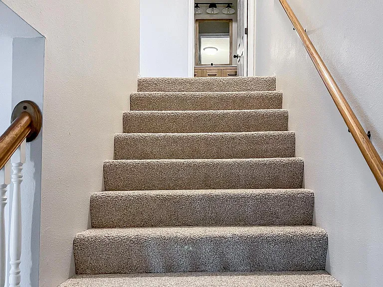 812 Victoria Ln — Photo 30