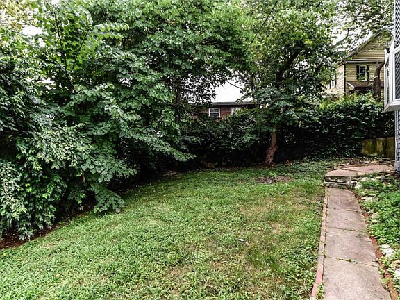 4th image of 2328 Esther Ave
