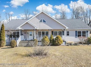 20 Butterridge Ln, Sterling, PA 18463