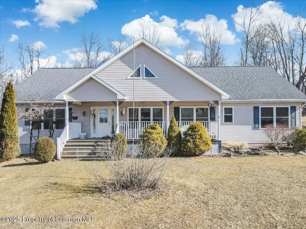 20 Butterridge Ln, Sterling, PA 18463