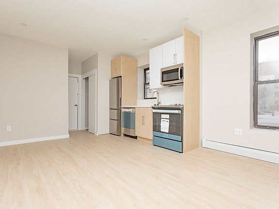 2nd image of 879 De Kalb Ave #9B