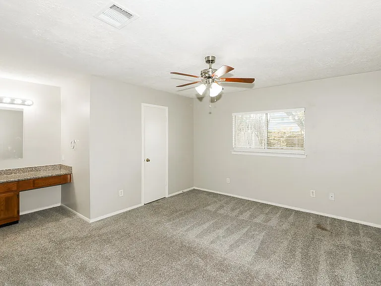 15826 Beechnut St — Photo 8