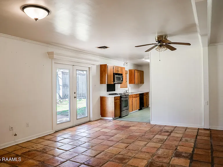 213 Birch Dr — Photo 5