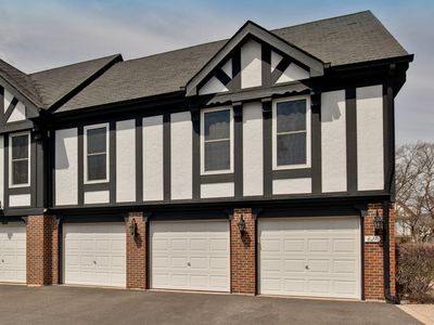 821 Garfield Ave APT C, Libertyville, IL, 60048