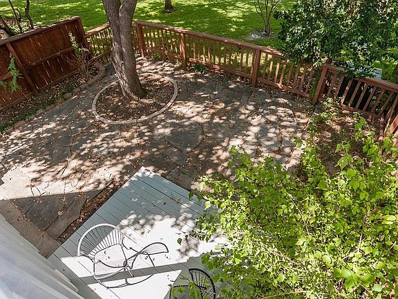 4th image of 2990 Buttonwood Dr