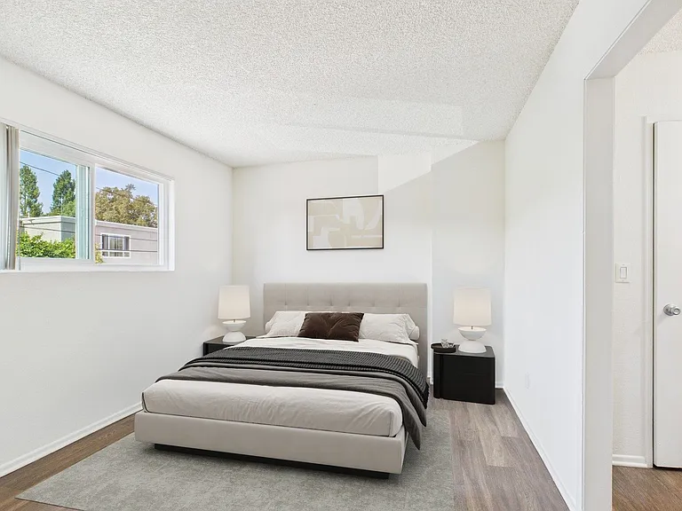 Gilmore Apartments - Van Nuys — Photo 41