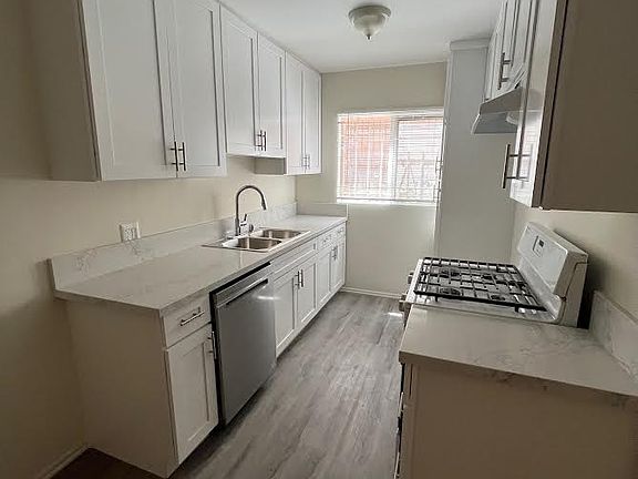 3rd image of 321 S Gramercy Pl APT 3