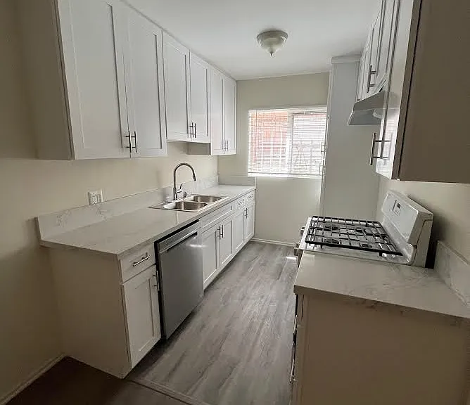 321 S Gramercy Pl #3 — Photo 3
