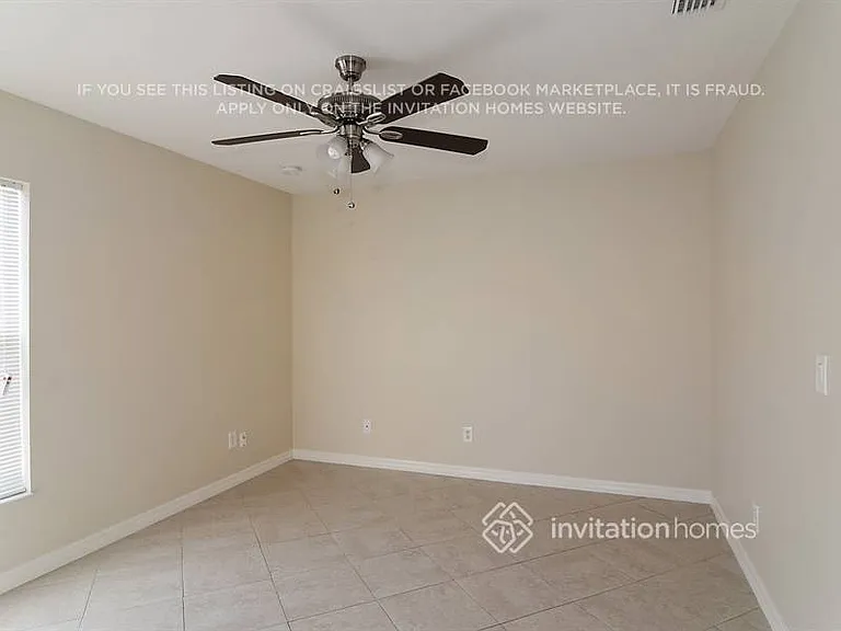 261 NE Granduer Ave — Photo 9