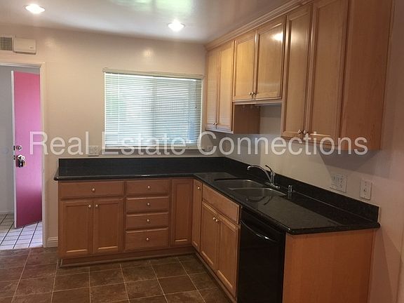 2nd image of 986 Heatherstone Ave