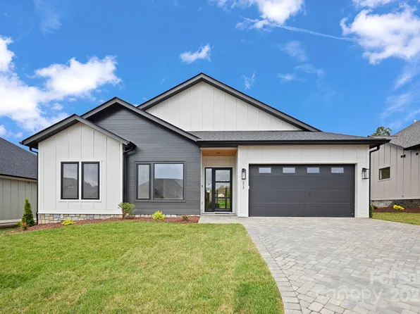 313 Avery Trail Dr, Arden, NC 28704