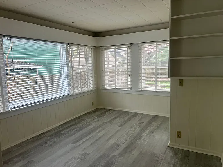 240 W Locust St — Photo 6