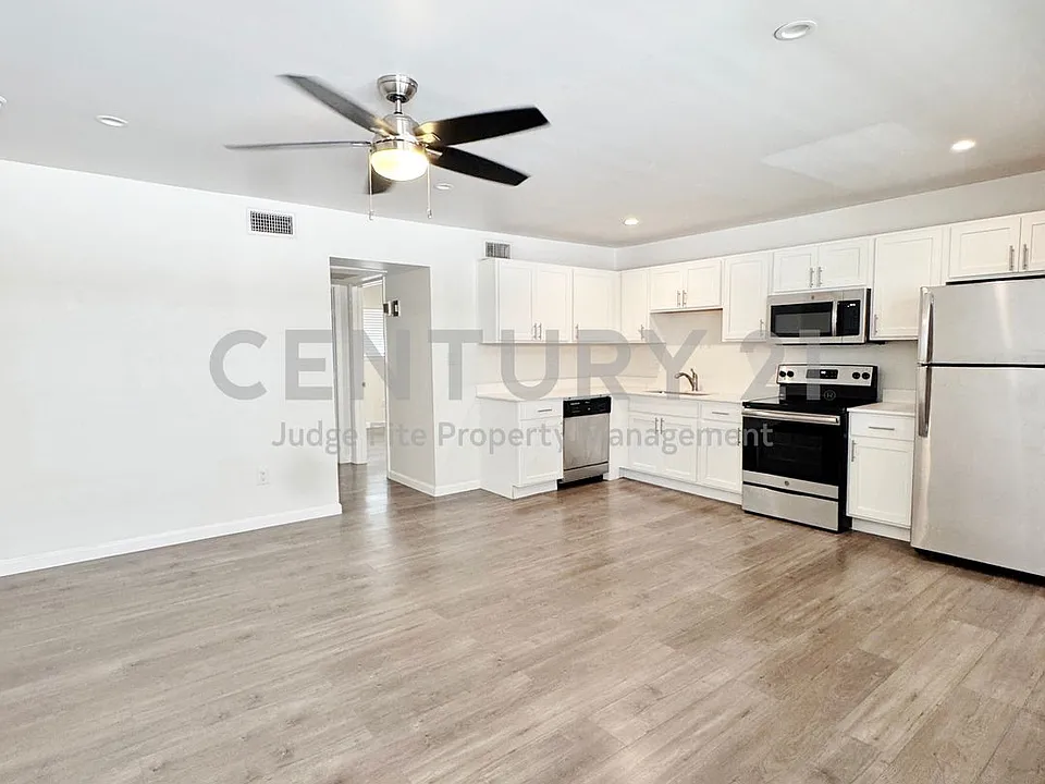 5010 San Jacinto St #201