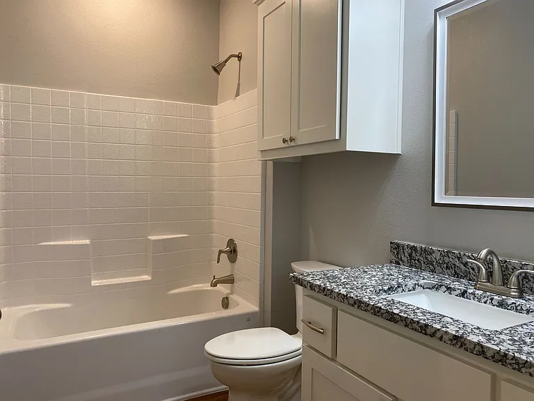 312 E 1st St — Photo 11