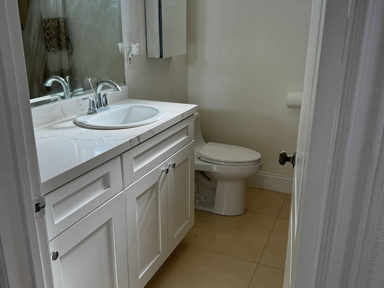 4 bed, 2038 sqft, $700 — Photo 2