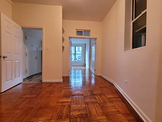 Rented by EXR | media 9