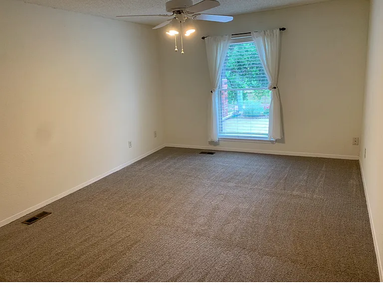 4764 Hemlock Cir — Photo 10