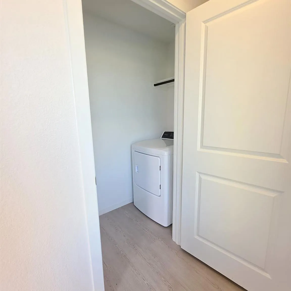 3 bed, 2.0 bath, 1409 sqft, $1,850 — Photo 4