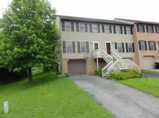 113 Townhouse Ln, Lancaster, PA 17603