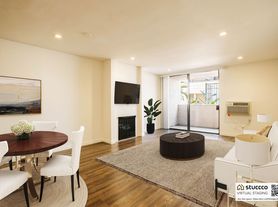 West Knoll Plaza Apartments